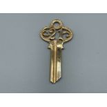 9ct gold 21st birthday key (8.9g)