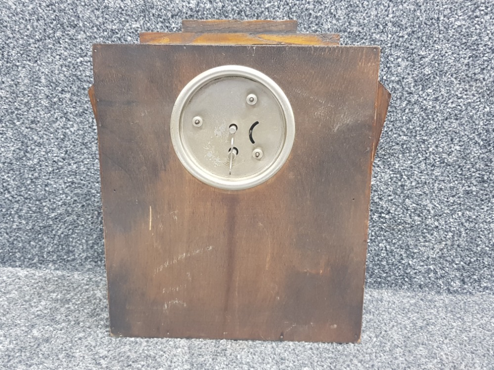 Oak Art Deco clock with storage section beneath, with key - Image 3 of 3