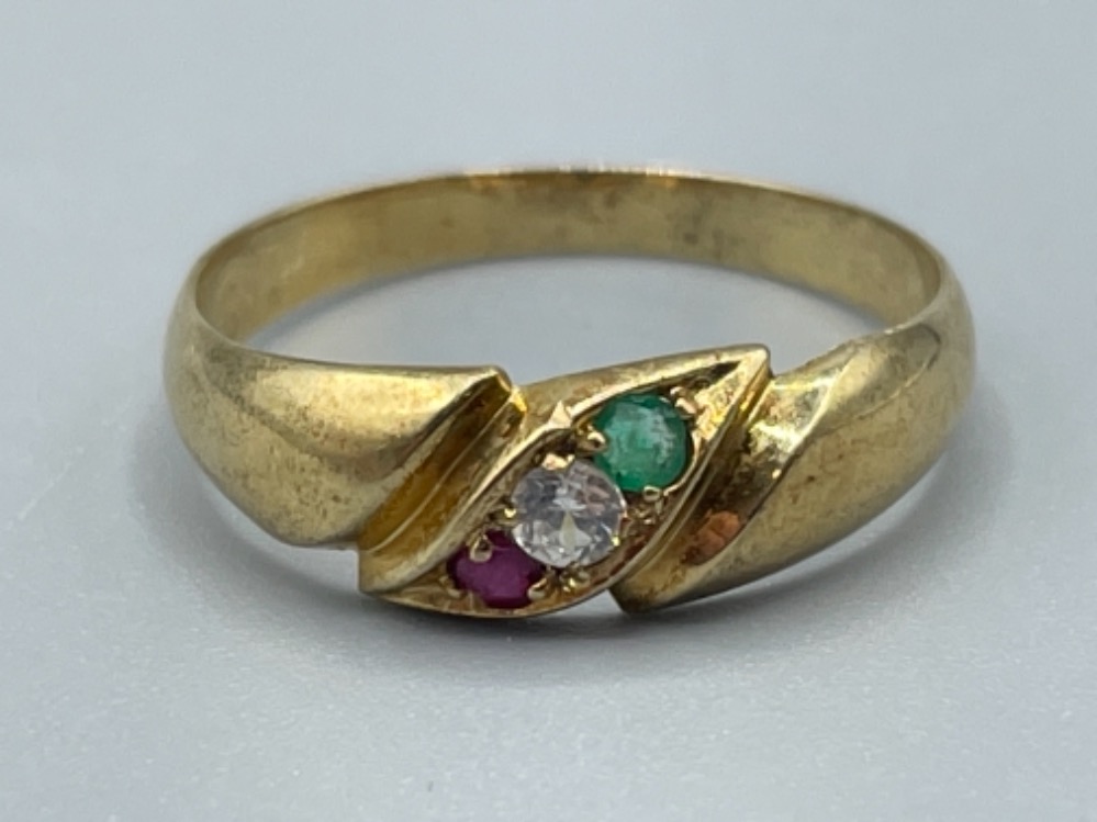 Ladies 14ct gold 3 stone ring. Comprising of Green white and red. 2g size P