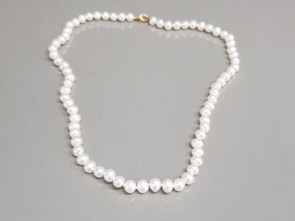 Freshwater pearl bead necklet