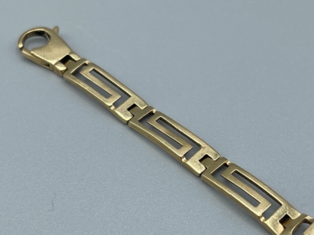 Ladies 9ct gold ornate bracelet complete with trigger catch (7.8g) - Bild 2 aus 2