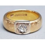 Ladies 22ct yellow gold diamond band ring, set with a rose cut diamond in the centre,