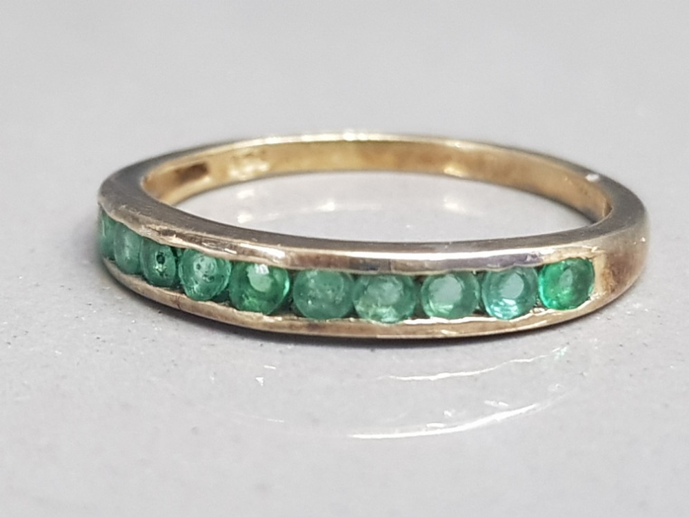 Gold on silver 10 emerald set band ring size q1/2 1.63g gross - Image 2 of 3