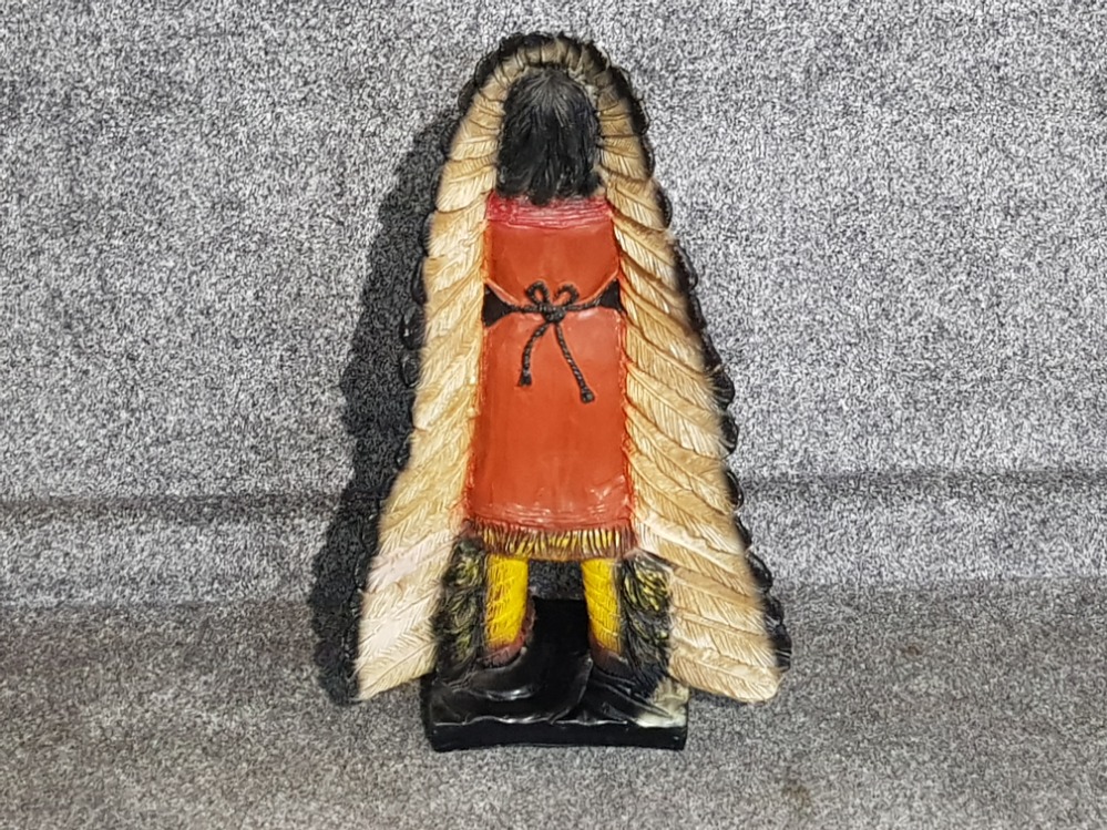 Large resin Native American Chief with crook, 63.5cm - Bild 3 aus 3