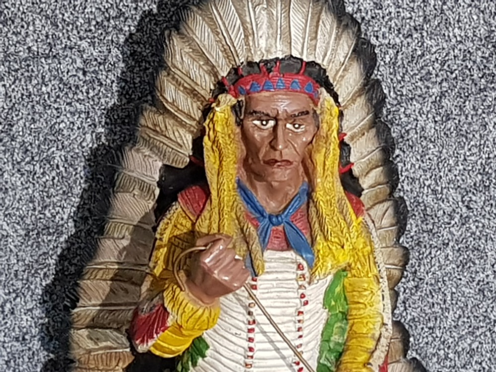 Large resin Native American Chief with crook, 63.5cm - Bild 2 aus 3