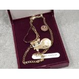 Box containing 4 jewellery items includes 9ct yellow gold necklet, 1.4g