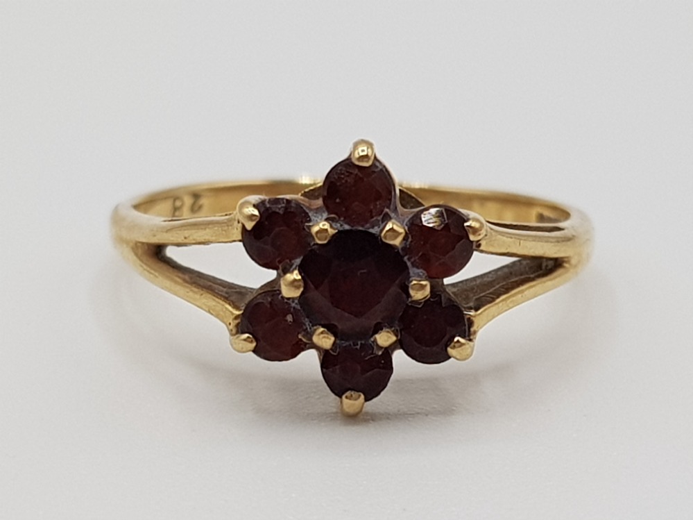 A 9ct yellow gold and garnet cluster ring size N1/2 1.67g grose