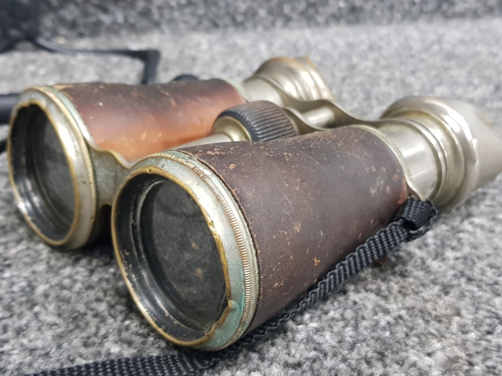 Pair of vintage binoculars & cast iron toilet roll holder - Image 2 of 2