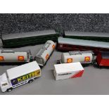 Tray of model train carriages includes 2x green by Triang