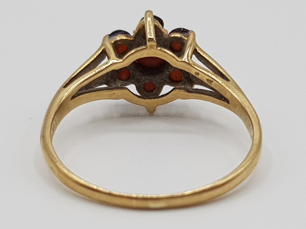 A 9ct yellow gold and garnet cluster ring size N1/2 1.67g grose - Bild 2 aus 3