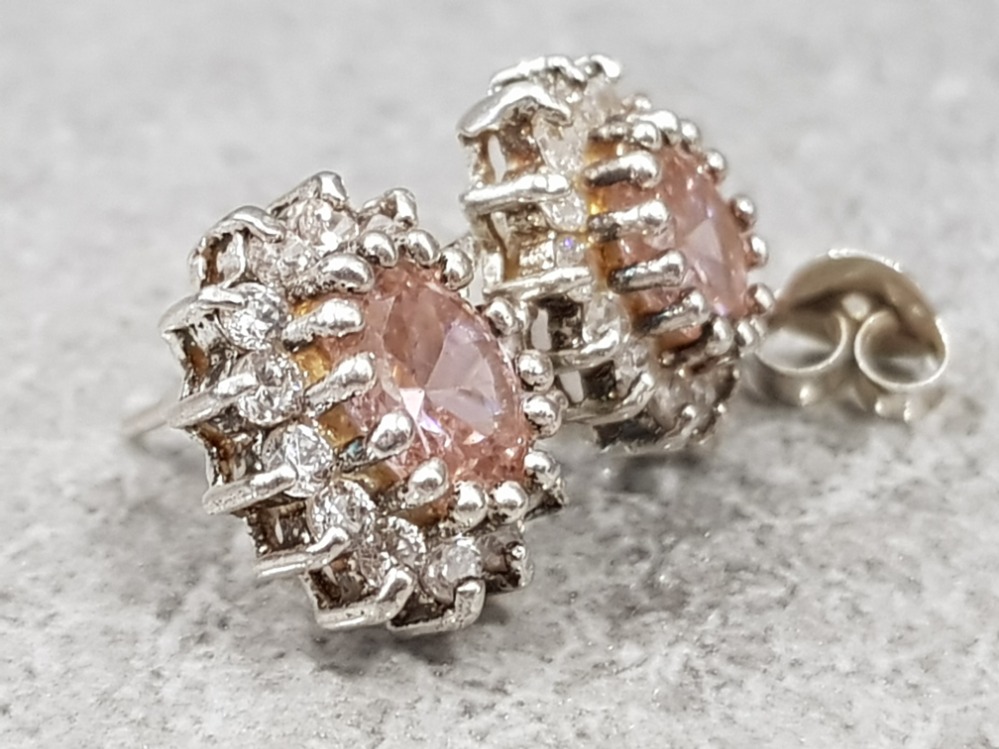 Pink & white CZ stud earrings - Bild 2 aus 2