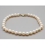 Ladies pearl bracelet with 9ct yellow gold trigger catch.