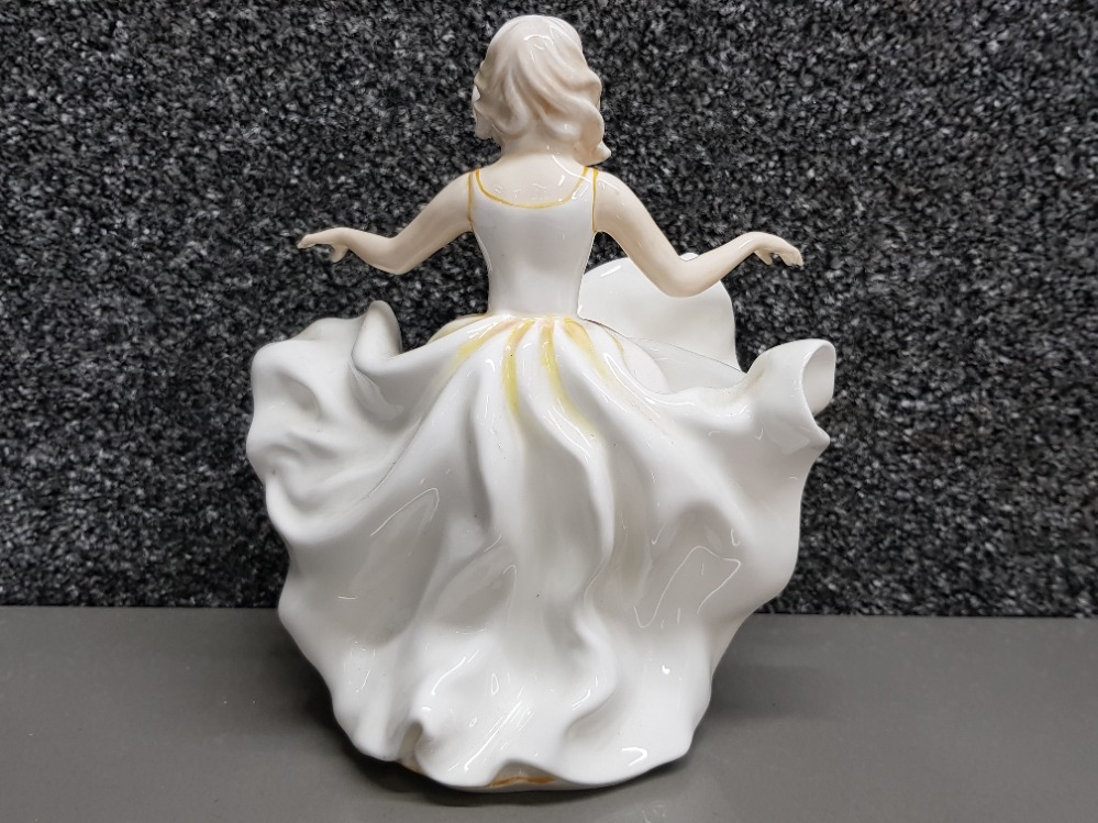 Royal Doulton lady figure HN 2734 sweet seventeen - Bild 2 aus 3