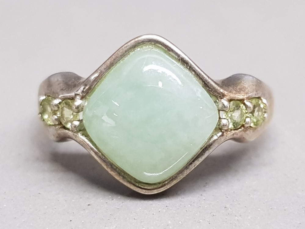 A silver and jade set ring size T 5.4g gross