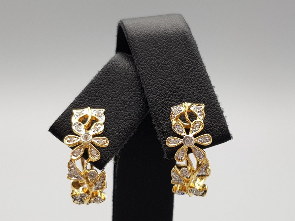 A pair of ladies 18ct yellow gold ornate diamond flower earrings 5.7g gross