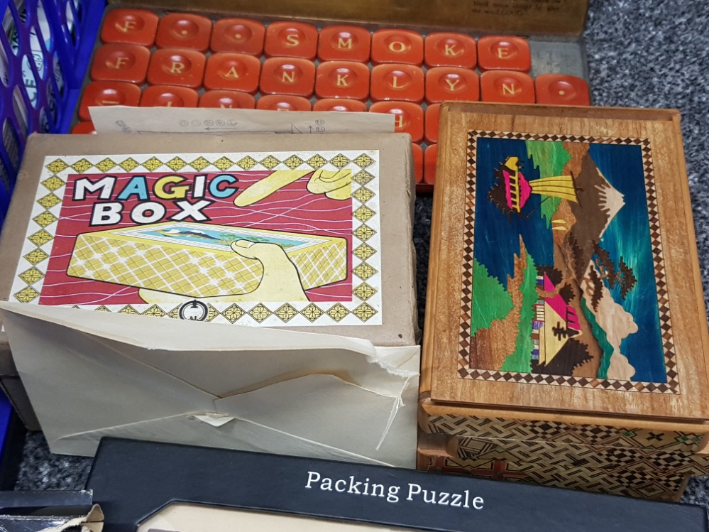 Box of vintage wooden & plastic puzzle games, also includes chinese 28 combination puzzle box - Bild 2 aus 3