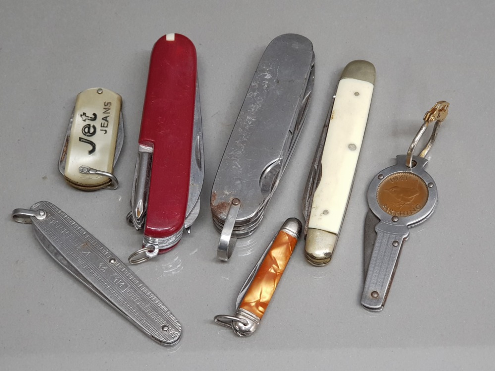 Box containing 6 different vintage pocket knives including 1941 farthing handled & swiss army