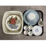 Tray containing 19 pieces of Royal Doulton reflection dinnerware together with 9 pieces of Susie