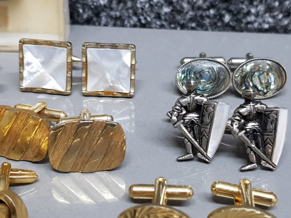 A total of 15 pairs of vintage cufflinks, all different - Bild 2 aus 3