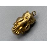 9ct gold wise owl pendant/charm, 1g