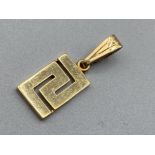 9ct gold Greek key pattern pendant/charm, 1.7g