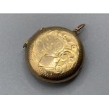 9ct gold vintage round locket with scroll pattern, 4.6g