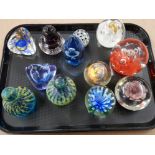 Tray of 12 coloured glass paperweights including Wedgwood, Mdina, Caithness etc