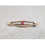 9ct yellow gold red stone bar brooch 1g gross