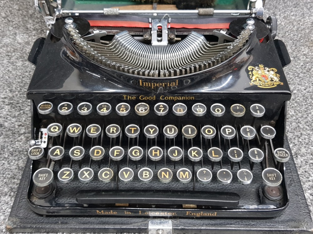 Vintage Imperial typewriter in original carrycase - Image 2 of 3