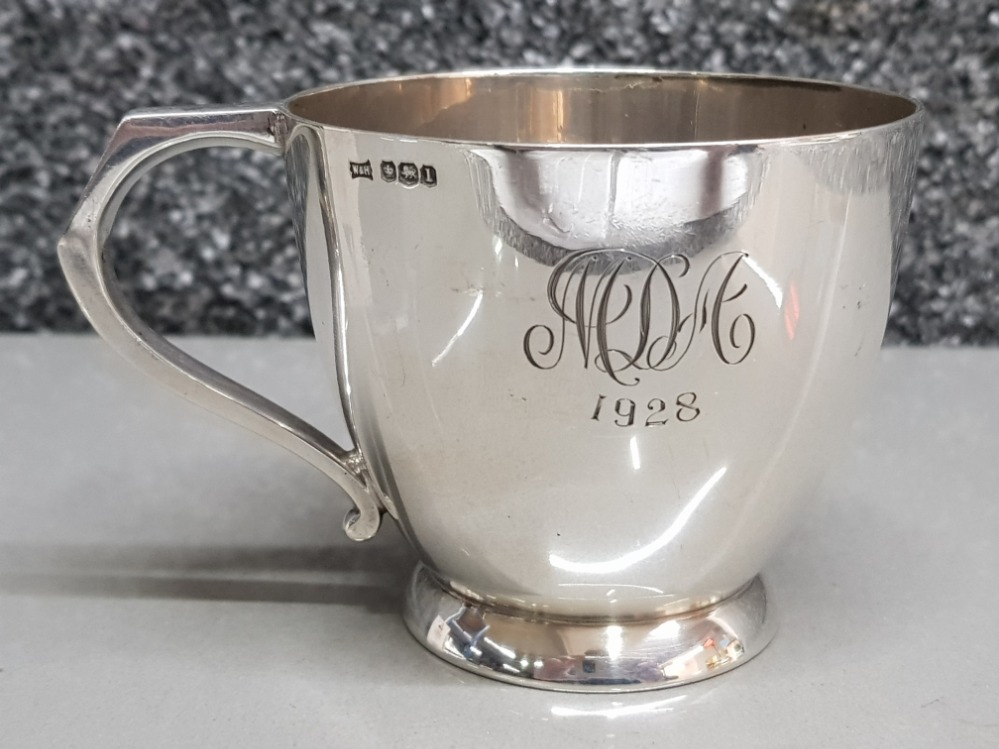 Heavy hallmarked silver cup by Walker & Hall, Sheffield 1928, 147.5g