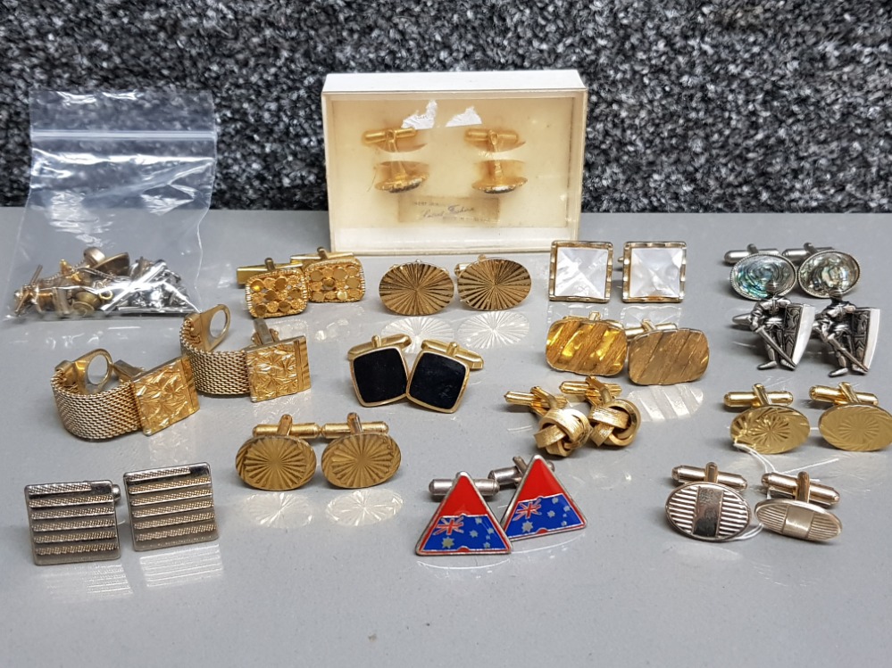 A total of 15 pairs of vintage cufflinks, all different