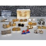 A total of 15 pairs of vintage cufflinks, all different