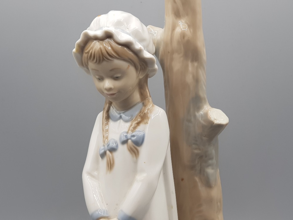 Nao by lladro table lamp with figured base - young girl - Image 3 of 3