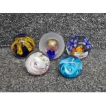 5 art glass paperweights one signed to base flourish sgl 99