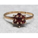 9ct yellow gold & 7 stone garnet ring, size P, 1.5g