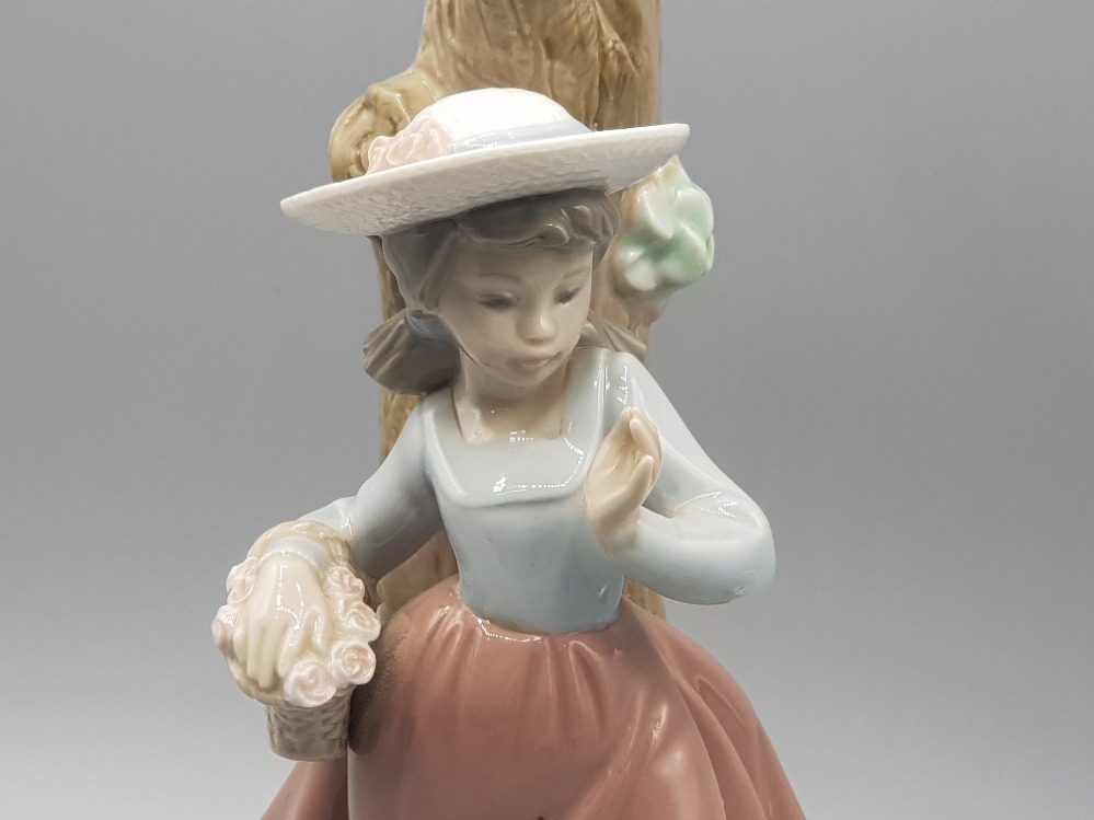 Nao by Lladro table lamp with figured base - girl with flowers - Image 2 of 2