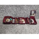 Folding jewellery box and costume jewellery