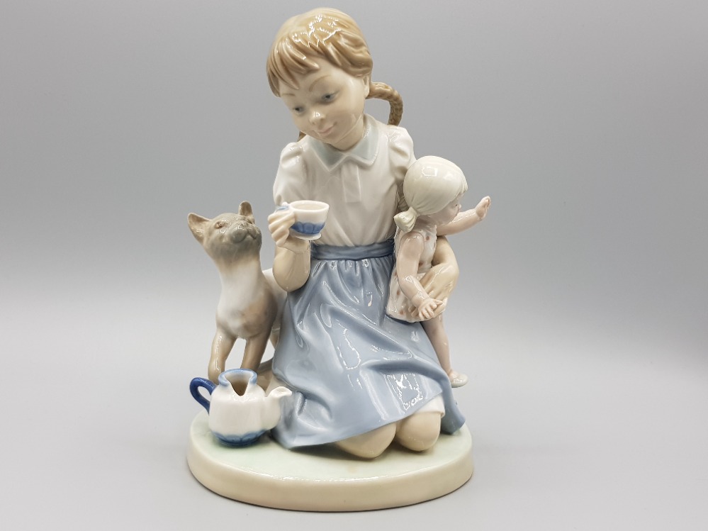 Lladro figure 1280 childs play