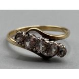 9ct gold 5 stone ring, size O, 2g