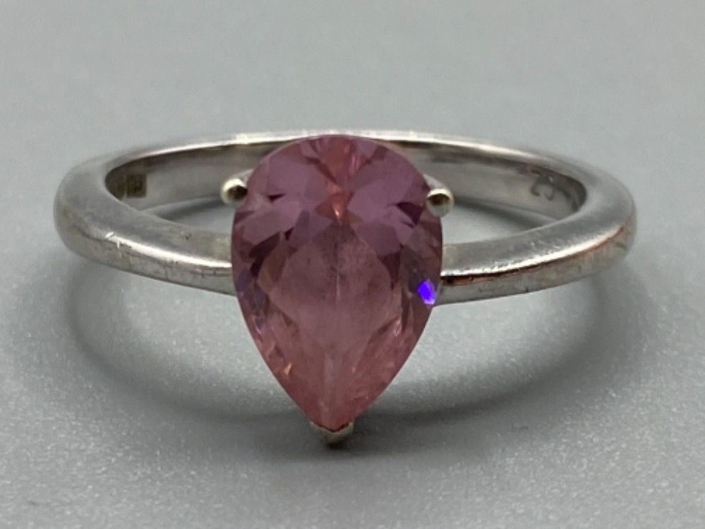 9ct gold & pink shape stone ring, size O 1/2, 3.8g gross