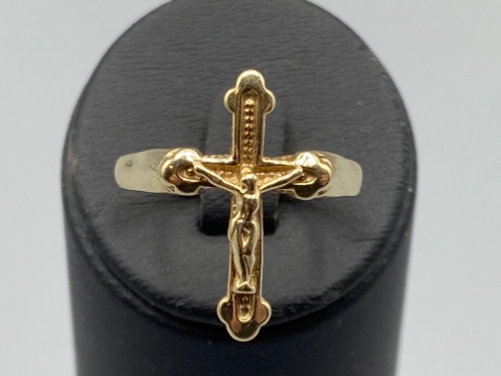 9ct gold crucifix ring, size S 1/2, 3.5G