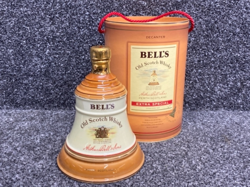 Wade 37.5cl decanter of Bells old scotch whisky, Perth Scotland, finished in 22 carat gold, still