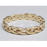 10ct yellow gold celtic pattern ring size Q 1.8g