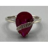 9ct white gold red pear shape stone ring, size K1/2, 2.7g gross
