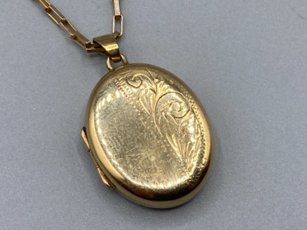 9ct oval locket & chain, 5.6g