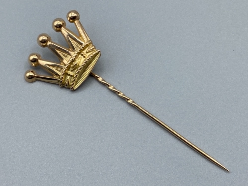 14ct gold Rolex style crown stick pin, 2.2g