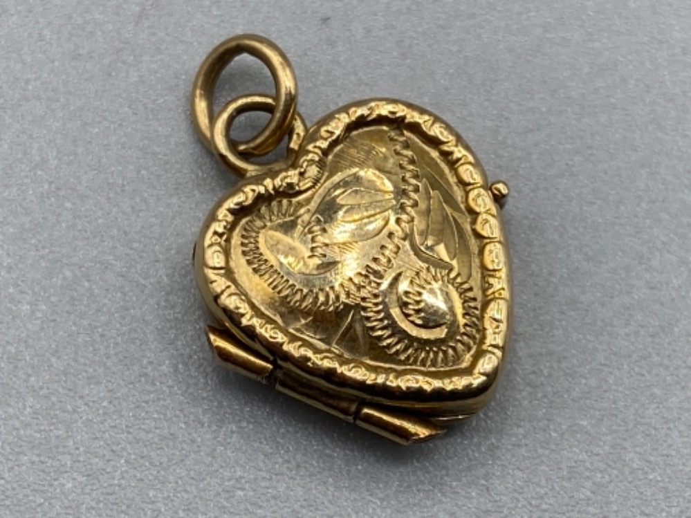 9ct gold heart shaped locket, 1.6g
