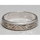 9ct white gold wedding band with engraved decoration by retailed H Samuel size N 2.4g