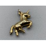 9ct gold unicorn pendant/charm, 0.9g