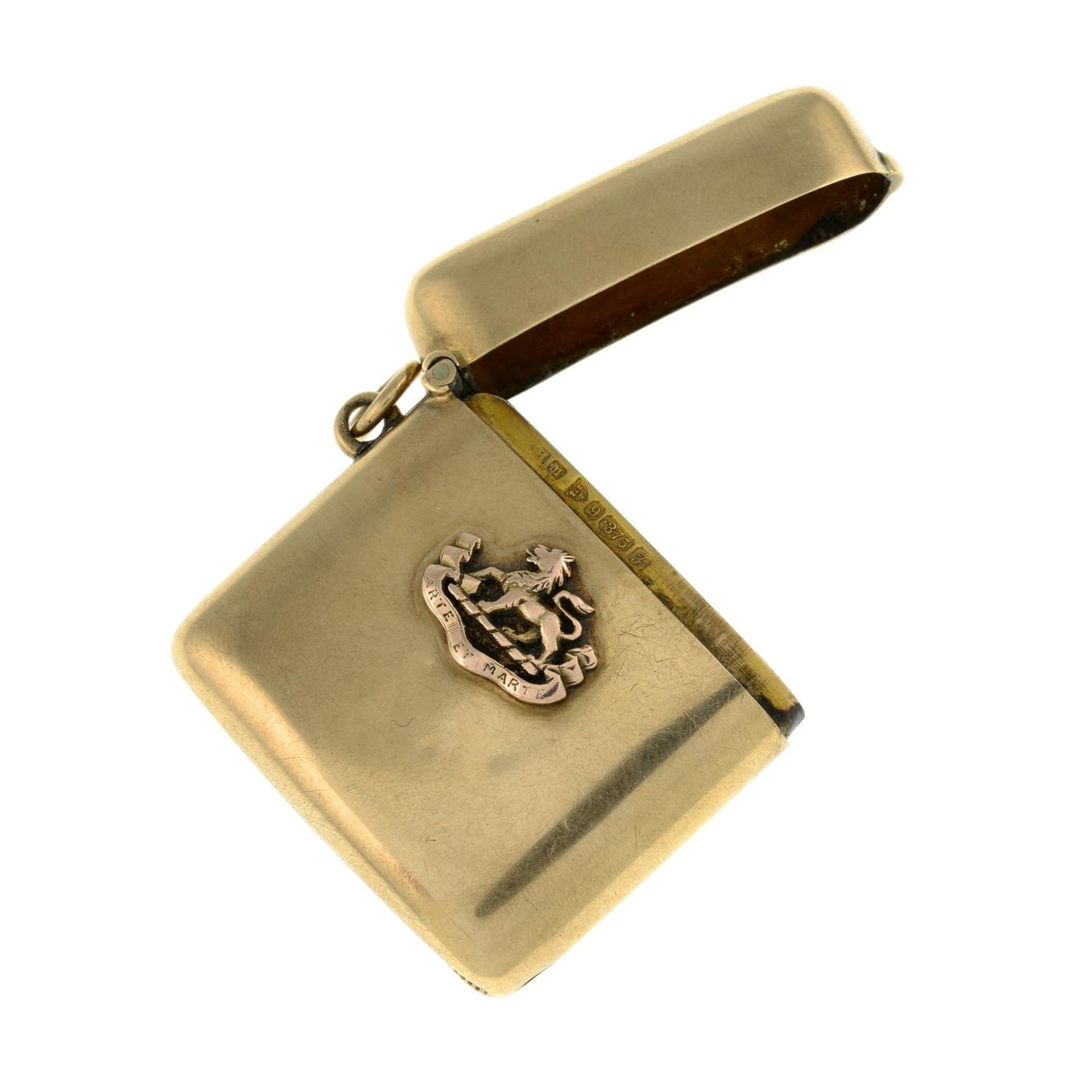 An Edwardian 9ct gold vesta case.Hallmarks for Chester, 1906. - Image 3 of 3